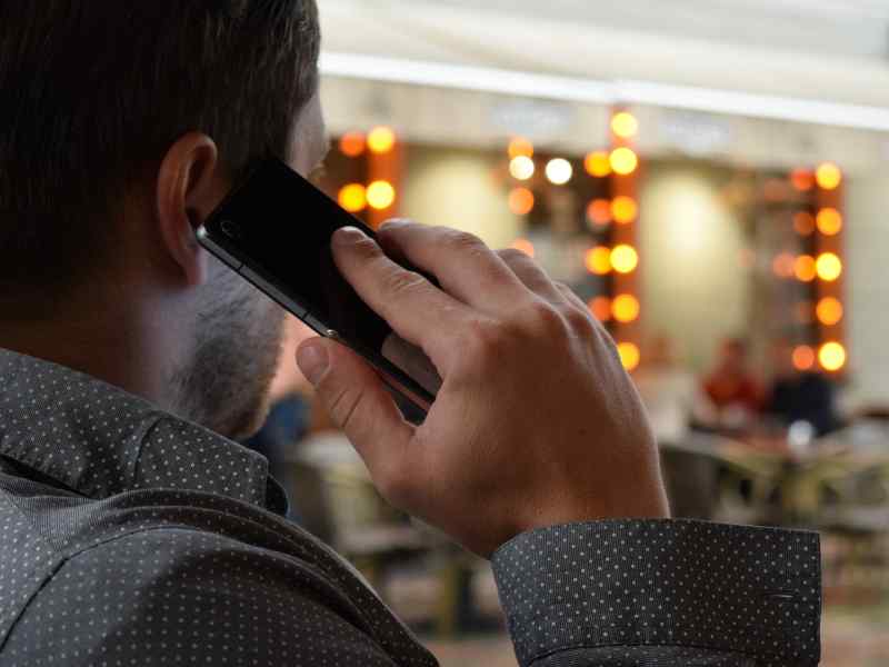 Man Talking On The Phone Gd22d6446b 1280