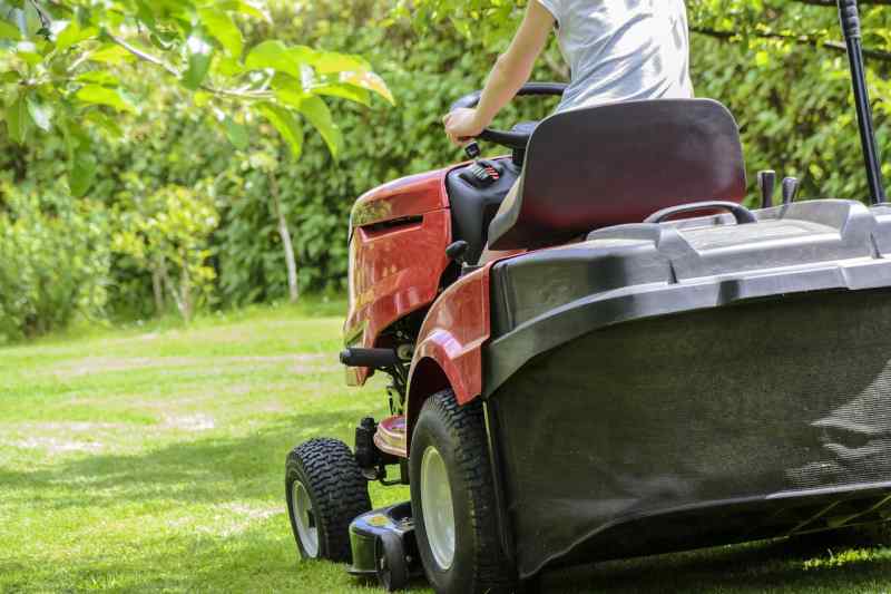Mowing The Grass 1438159 1280 1